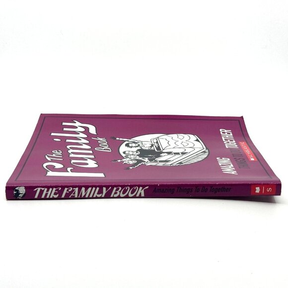 The Family Book - Amazing Things to Do Together, Paperback / ISBN 0545119073 - Picture 3 of 9